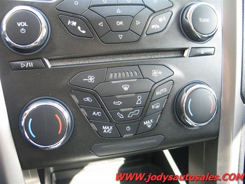 Used 2018 Ford Fusion SE FWD image 19