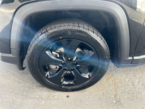 Used 2019 Jeep Compass Latitude AWD/4WD image 16