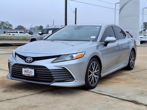 Certified 2022 Toyota Camry XLE image 3