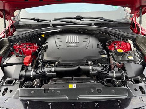 Used 2018 Land Rover Range Rover Velar R-Dynamic SE image 40