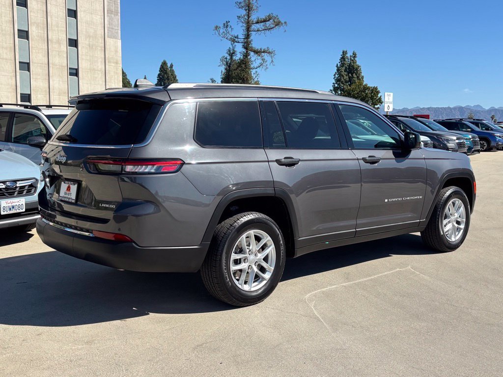 Used 2025 Jeep Grand Cherokee L Laredo RWD image 3