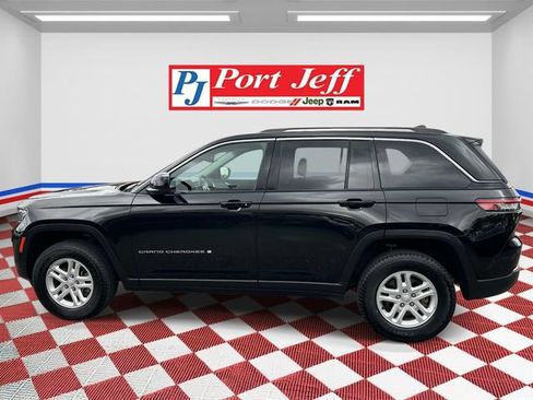 Used 2023 Jeep Grand Cherokee Laredo AWD/4WD image 6