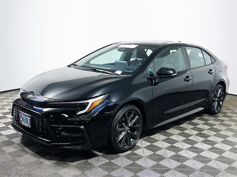 Used 2025 Toyota Corolla SE image 4