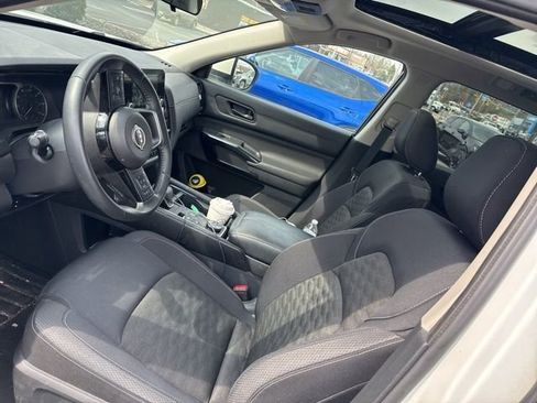 Used 2023 Nissan Pathfinder SV w/ SV Premium Package image 14