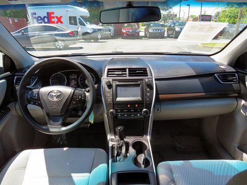 Used 2017 Toyota Camry LE image 17