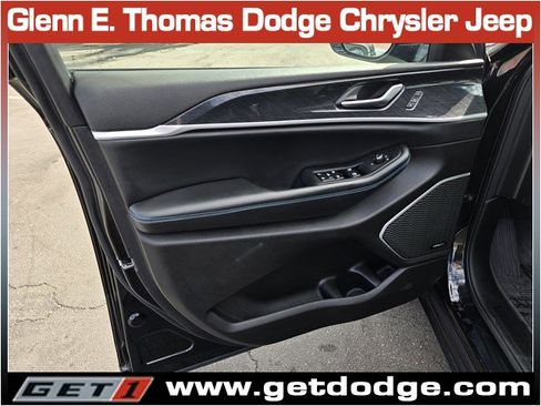 Used 2022 Jeep Grand Cherokee Trailhawk w/ Luxury Tech Group III image 23