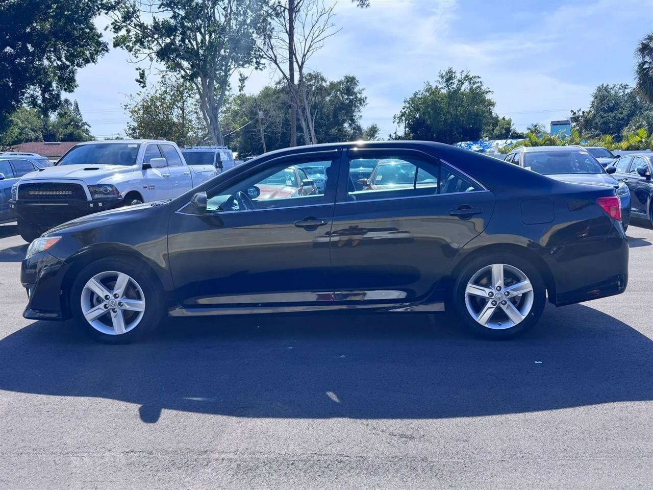 Used 2012 Toyota Camry SE FWD image 15