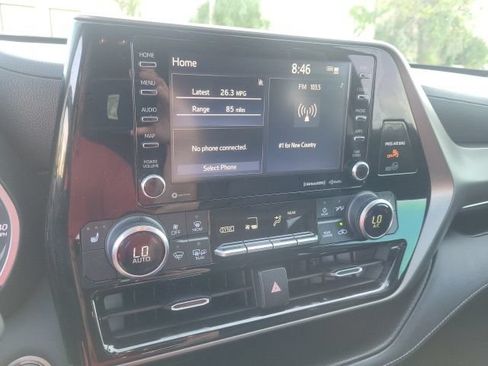 Used 2021 Toyota Highlander XLE FWD image 20