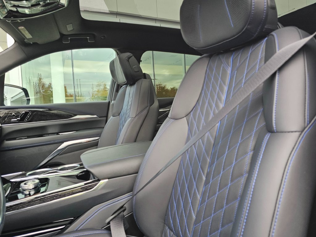 New 2026 Cadillac Escalade IQ Luxury 1 w/ LPO, Floor Liner Package AWD/4WD image 26