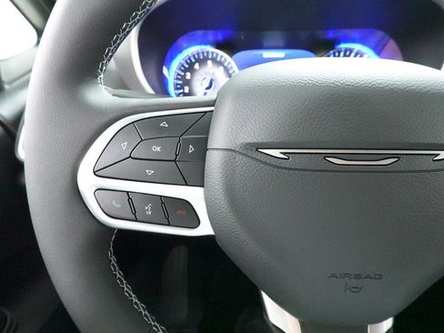 New 2027 Chrysler Pacifica Select FWD image 11