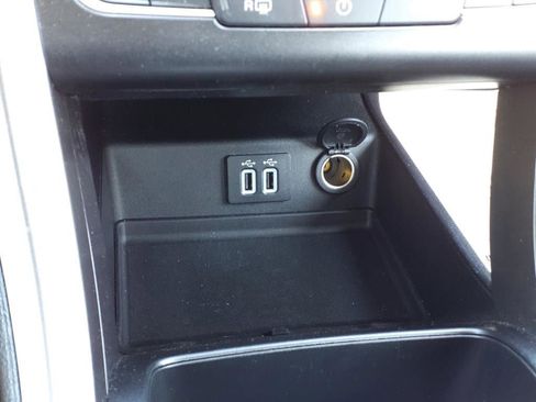 Used 2020 Ford Fusion SE image 23