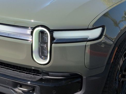 Used 2026 Rivian R1S Premium AWD/4WD image 6