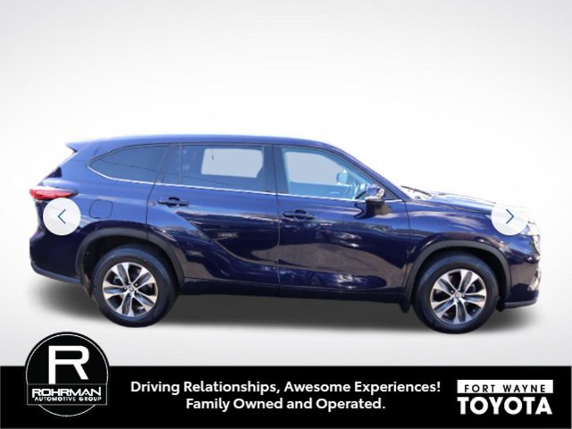 Used 2022 Toyota Highlander XLE AWD/4WD image 6