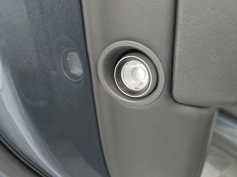 Used 2024 Rivian R1S Adventure AWD/4WD image 32