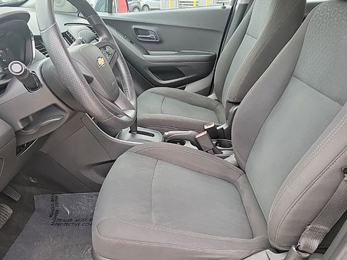 Used 2021 Chevrolet Trax LS image 11