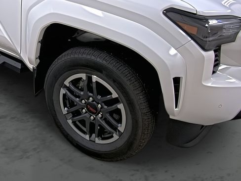 Used 2024 Toyota Tacoma TRD Sport w/ TRD Sport Upgrade Package image 14