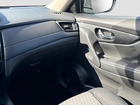 Used 2017 Nissan Rogue SV FWD image 28