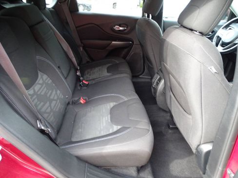 Used 2019 Jeep Cherokee 4WD Latitude image 31