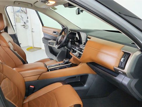 Used 2024 Nissan Pathfinder Platinum FWD image 22