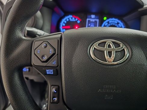 Used 2018 Toyota Tacoma SR image 19