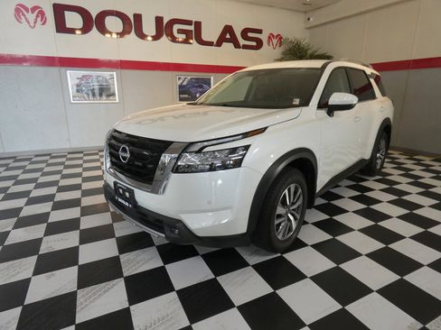 Used 2022 Nissan Pathfinder SL image 1