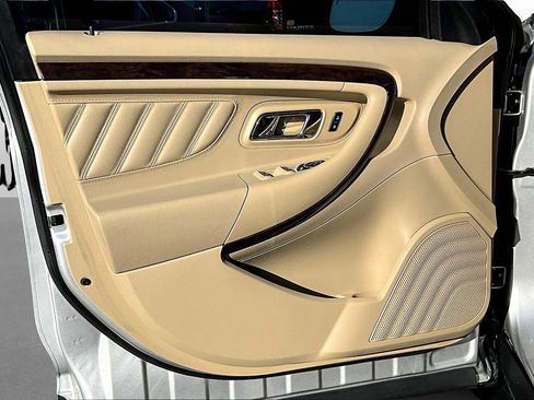 Used 2017 Ford Taurus Limited image 16