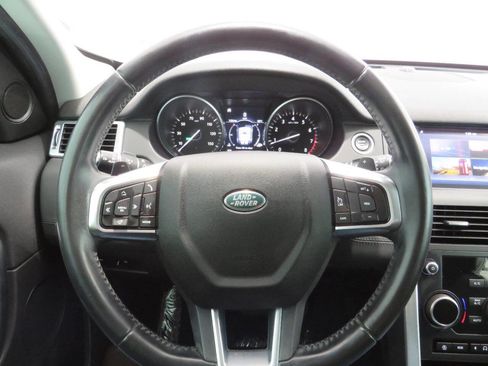 Used 2018 Land Rover Discovery Sport SE image 16