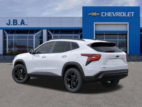 New 2026 Chevrolet Trax LT w/ Driver Confidence Package FWD image 3