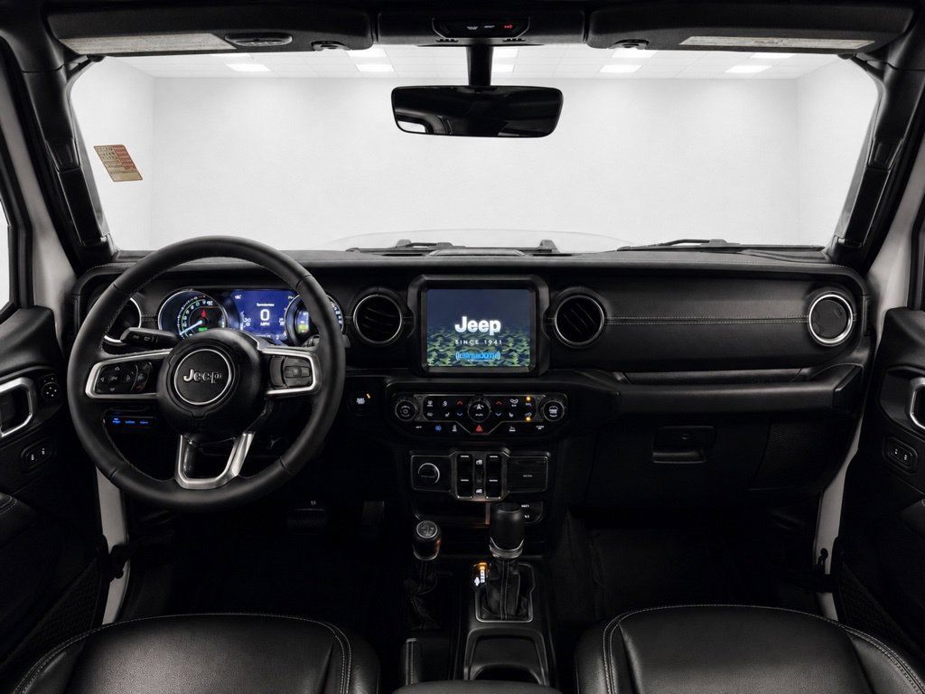 Used 2023 Jeep Wrangler Unlimited Sahara w/ Cold Weather Group AWD/4WD image 19