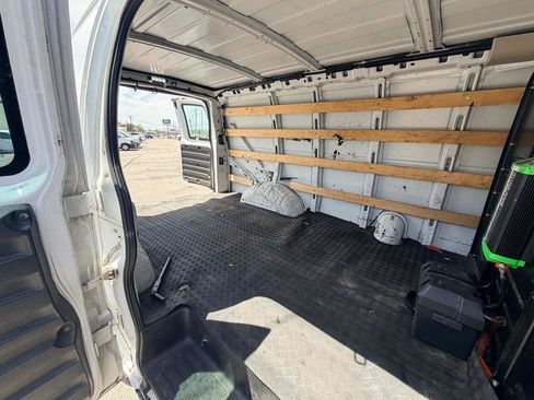 Used 2019 GMC Savana 2500 w/ Driver Convenience Package RWD image 17