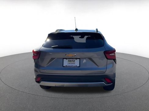 Used 2025 Chevrolet Trax LT image 12
