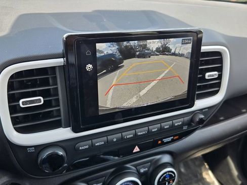 Certified 2025 Hyundai Venue Limited image 18
