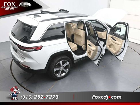 Used 2025 Jeep Grand Cherokee Limited AWD/4WD image 41
