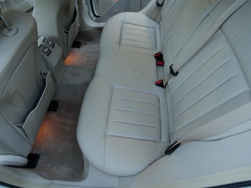 Used 2014 Mercedes-Benz E 350 4MATIC Wagon image 45