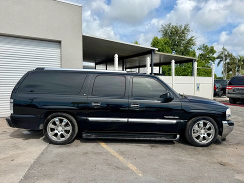 Used 2005 GMC Yukon XL SLT w/ SLT Preferred Equipment Group RWD image 2