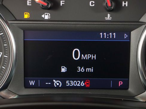 Used 2024 GMC Terrain SLT AWD/4WD image 16