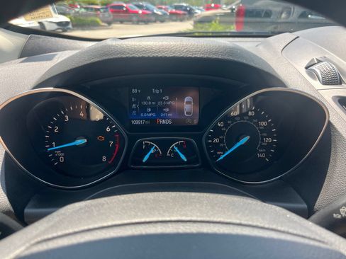 Used 2018 Ford Escape SE w/ SE Sync 3 Package FWD image 18