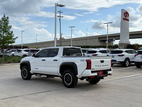 Used 2025 Toyota Tacoma TRD Off-Road image 8
