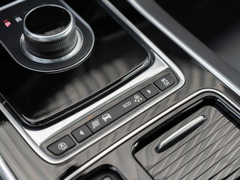 Used 2018 Jaguar XE Prestige image 21