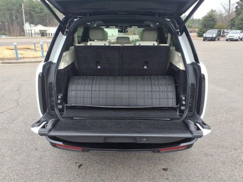 Used 2024 Land Rover Range Rover Long Wheelbase SE image 26