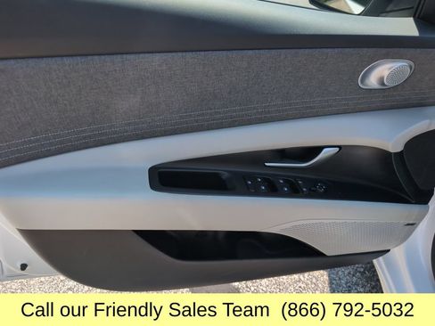 Used 2024 Hyundai Elantra Limited FWD image 11