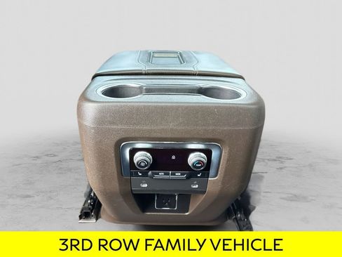 Used 2021 GMC Yukon SLT w/ SLT Premium Package image 11