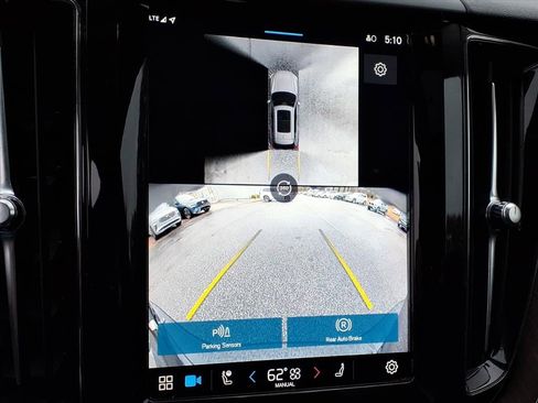 Used 2024 Volvo XC60 B5 Plus image 21