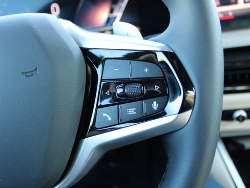 Used 2025 BMW 330i Sedan image 23