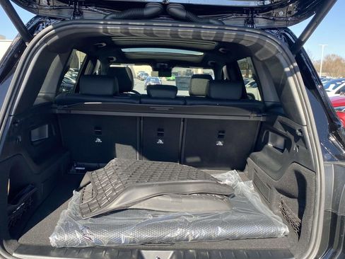 Used 2025 Mercedes-Benz GLB 250 image 10