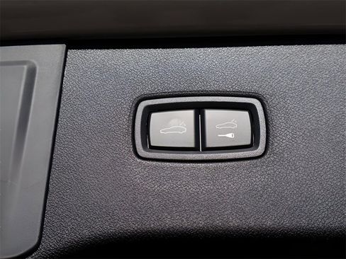 New 2026 Porsche Cayenne image 18