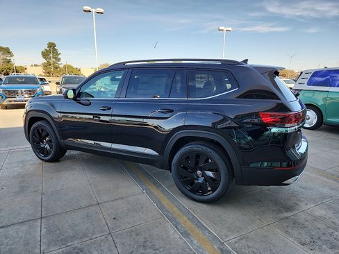 New 2026 Volkswagen Atlas SE image 4