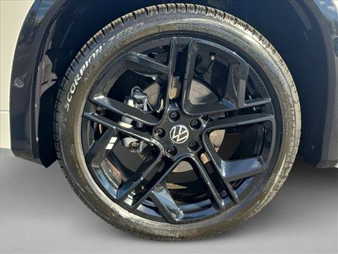 New 2026 Volkswagen Tiguan SE R-Line image 10
