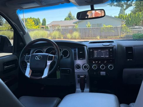 Used 2017 Toyota Sequoia Platinum AWD/4WD image 3