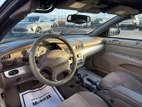 Used 2005 Chrysler Sebring Touring w/ Electronics Convenience Group image 16